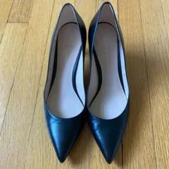 Stuart Weitzman Black Leather Pointed Toe Kitten Heel Pump Size 8M - Picture 1 of 8